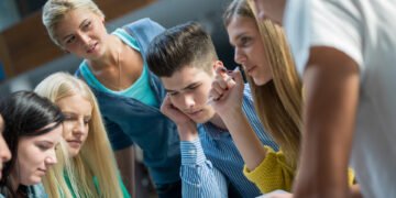 Diseño Curricular vs. Diseño Instruccional: Una Clarificación Epistemológica y Operativa para la Excelencia Educativa