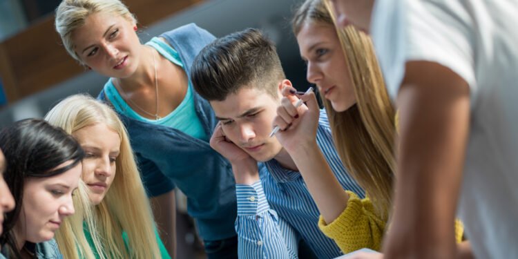 Diseño Curricular vs. Diseño Instruccional: Una Clarificación Epistemológica y Operativa para la Excelencia Educativa